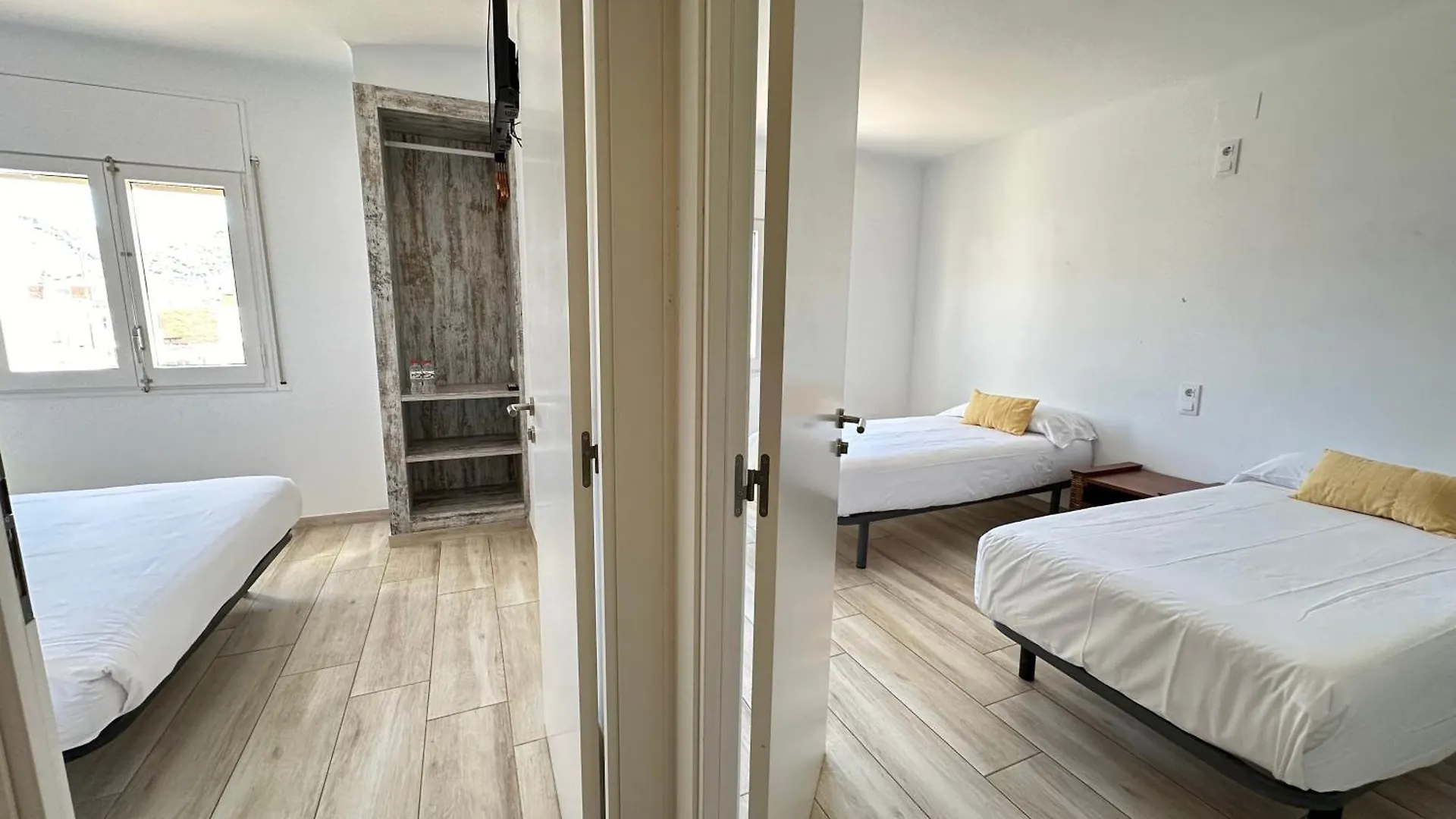 Agi Gloria Rooms Roses Guest house