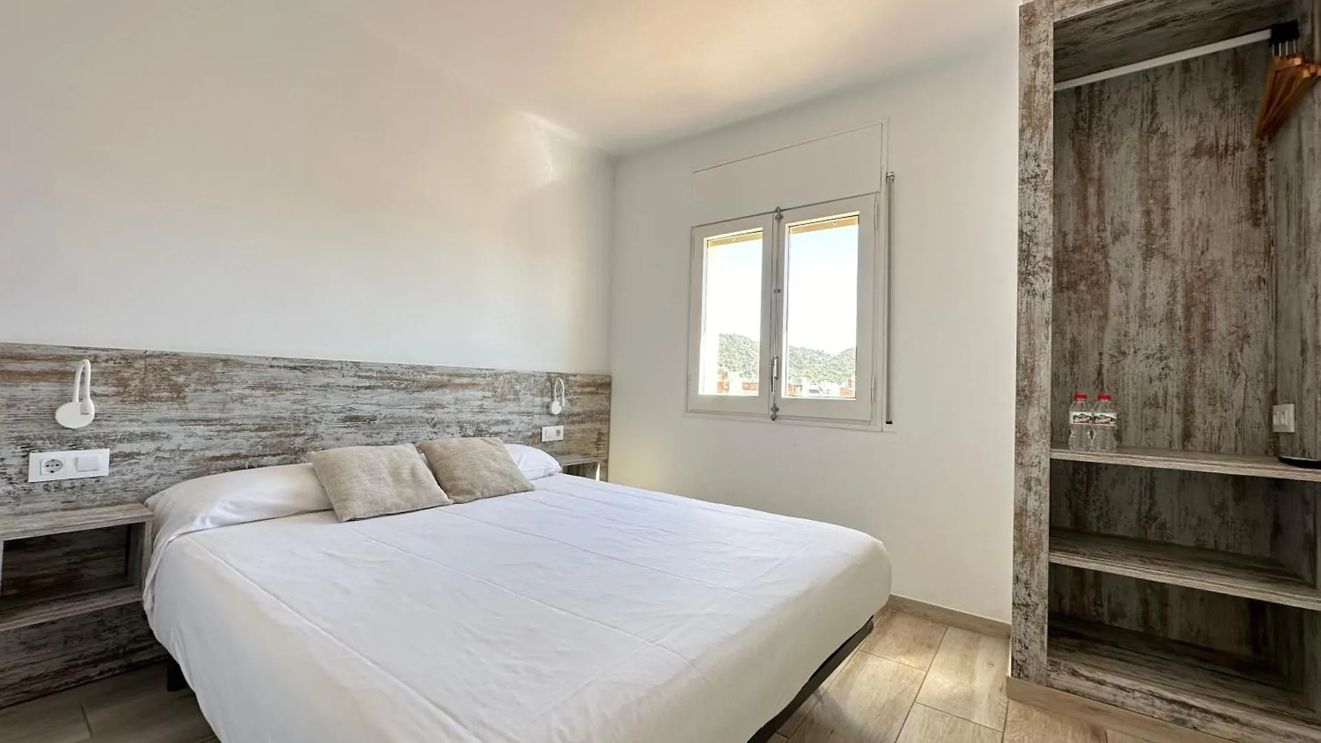 Agi Gloria Rooms Roses Spain