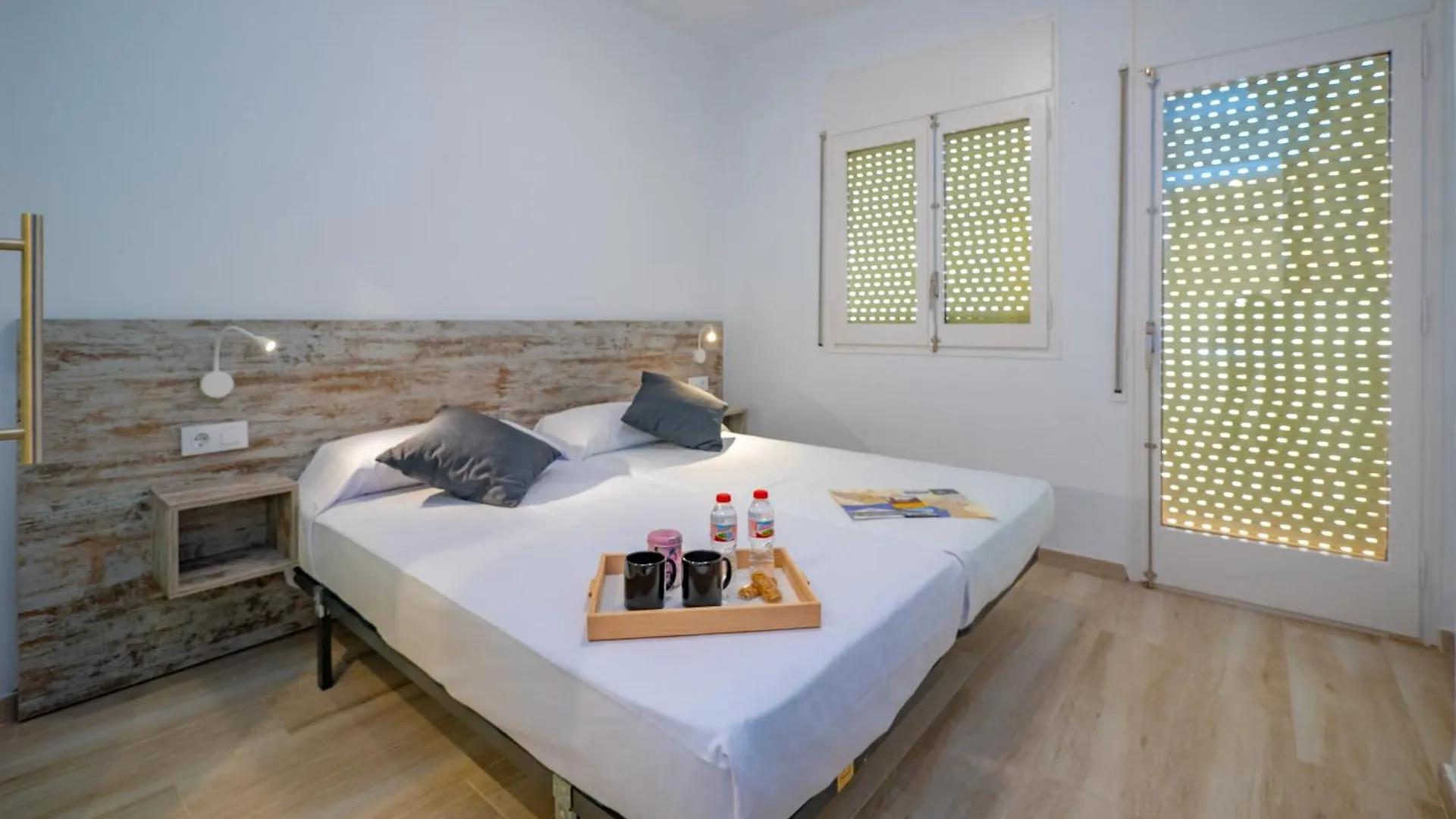 Agi Gloria Rooms Roses