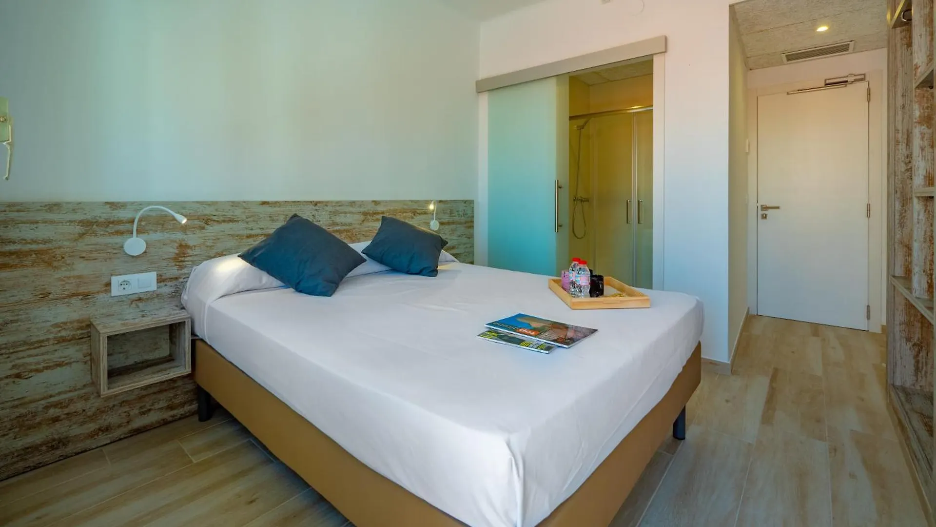 Agi Gloria Rooms Roses 2*,  Spain
