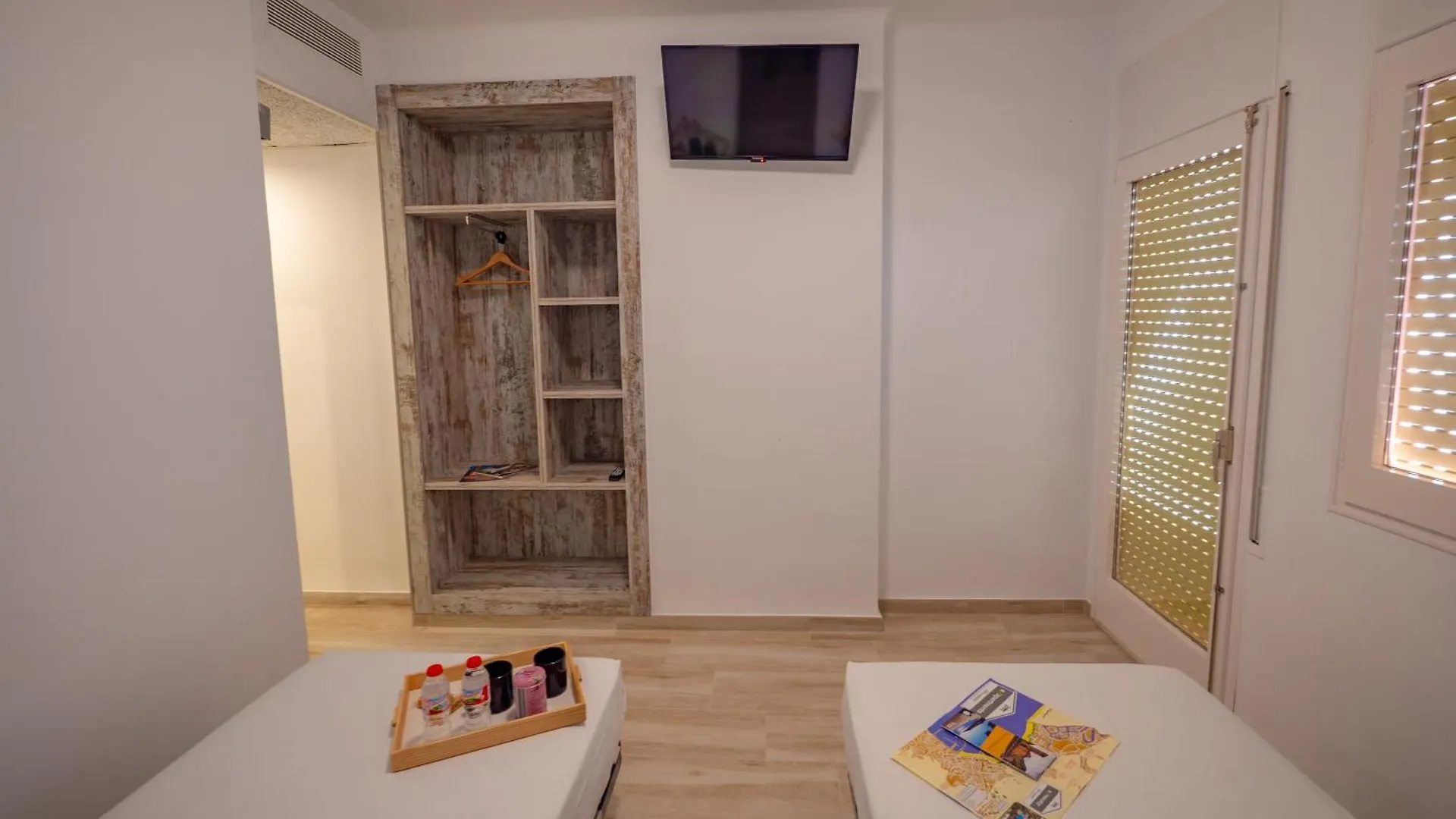 Agi Gloria Rooms Roses 2*,  Spain